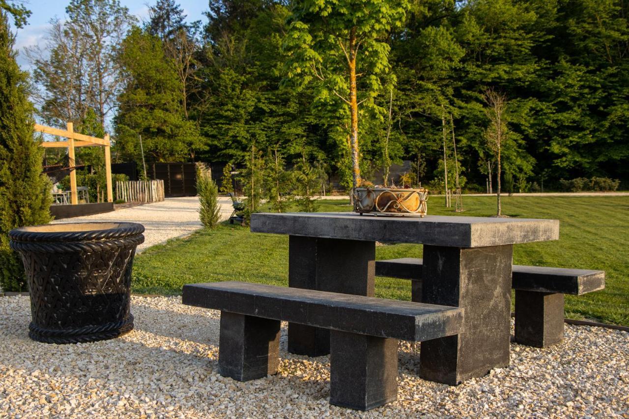 Gites Briffaut Saint-Hilaire-Fontaine Esterno foto